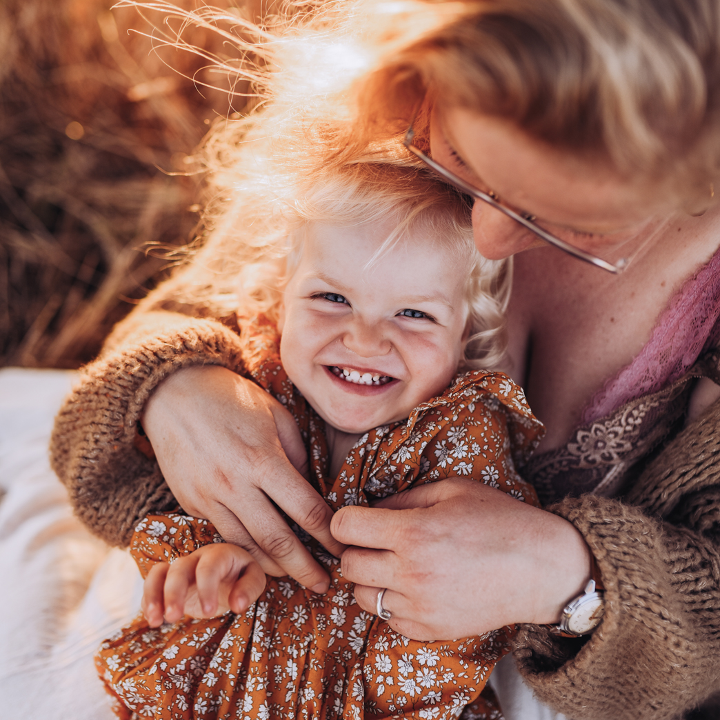 Familienfotos im Sonnenuntergang bei Fotografin Edda Bengelsdorf zwischen Dresden und Meißen