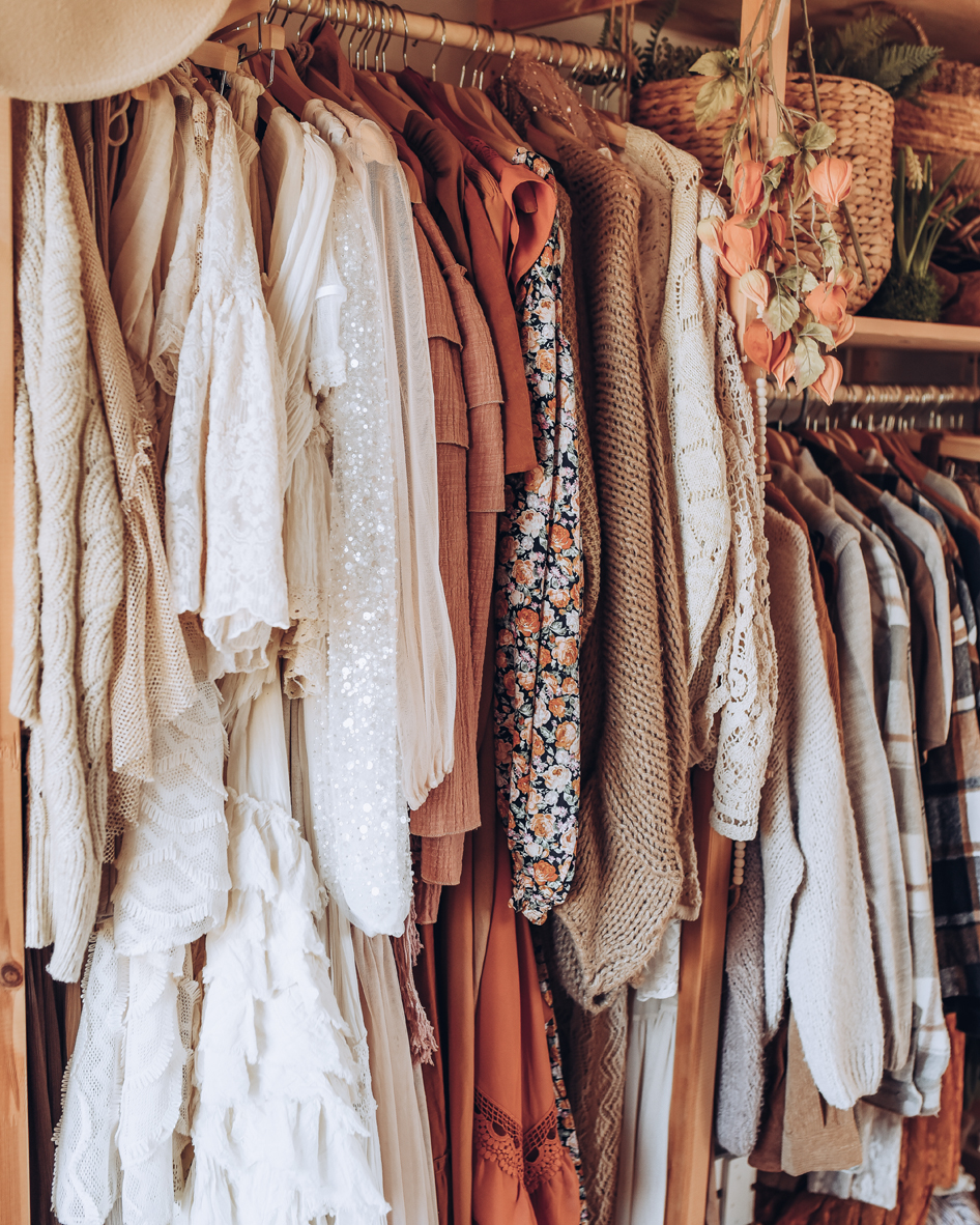 Kundenkleiderschrank für Babybauch und Familienfotos bei Edda Bengelsdorf